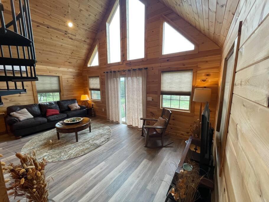 Cozy 1 Bedroom In The Heart Of *